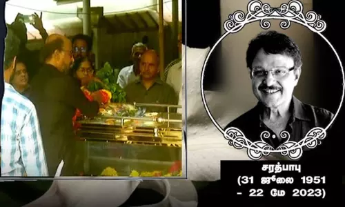மறைந்த நடிகர் சரத்பாபு உடலுக்கு நடிகர் ரஜினிகாந்த் அஞ்சலி மறைந்த நடிகர் சரத்பாபு உடலுக்கு நடிகர் ரஜினிகாந்த் அஞ்சலி