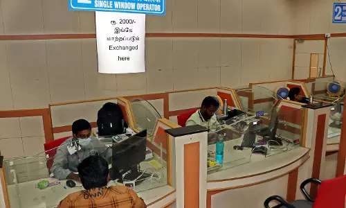 2 ஆயிரம் ரூபாய் நோட்டுகளை வங்கிகளில் மாற்றுவது தொடங்கியது