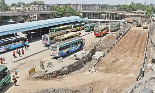 பொள்ளாச்சி- பாலக்காடு சாலையில் நிலம் கையகப்படுத்தும் பணி