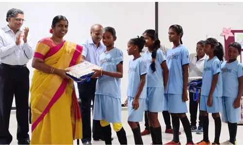 கால்பந்து போட்டிகளில் வெற்றி பெற்றவர்களுக்கு பரிசு