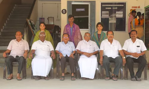 கொங்கு வெள்ளாளர் மெட்ரிக் மேல்நிலைப்பள்ளி மாணவர்களுக்கு பாராட்டு