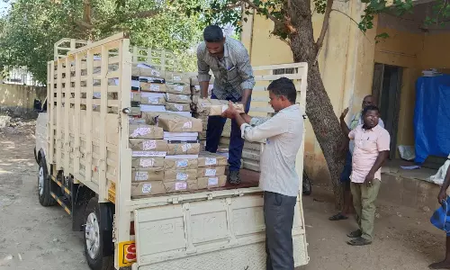 பள்ளிகளுக்கு பாடப்புத்தகங்கள் அனுப்பும் பணி மும்முரம்