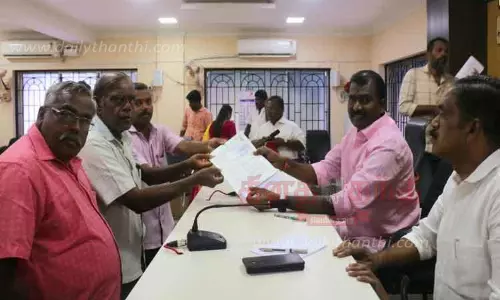 அடிப்படை வசதிகளை நிறைவேற்றி தரக்கோரி பொதுமக்கள் மனு