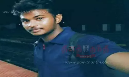 தடுப்பு சுவரில் மோட்டார் சைக்கிள் மோதி வாலிபர் பலி