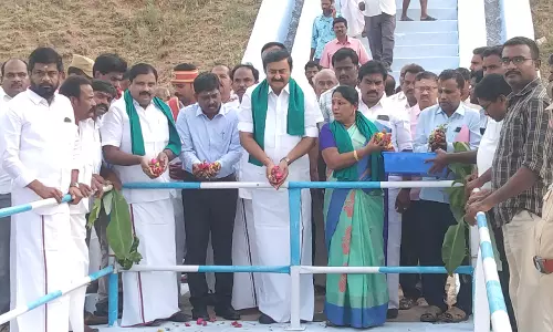 மூலனூர் அருகே நல்லதங்காள் ஓடை அணையில் இருந்து பாசனத்திற்கு தண்ணீர் திறக்கப்பட்டது. இதில் அமைச்சர்கள் மு.ெப.சாமிநாதன், கயல்விழி ஆகியோர் கலந்து கொண்டனர்.