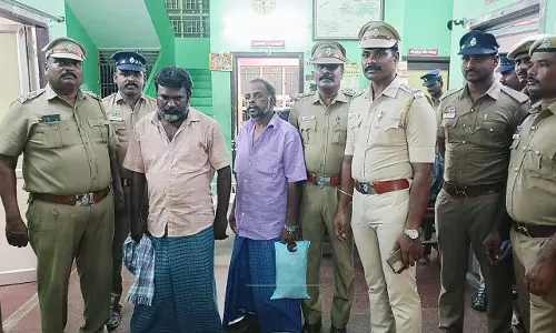 நகை, பணம் திருடிய 2 பேர் கைது
