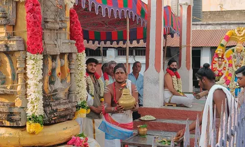 சோழபுரீஸ்வரர் கோவிலில் பிரமோற்சவ விழா கொடியேற்றம்