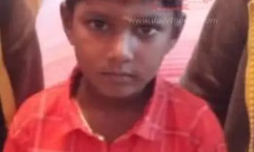 மொரப்பூர் அருகே கோவில் திருவிழாவில் பரிதாபம்:சாமி ஊர்வலத்தில் பட்டாசு வெடித்து சிதறியதில் சிறுவன் உள்பட 2 பேர் பலிஒருவர் படுகாயம் மொரப்பூர் அருகே கோவில் திருவிழாவில் பரிதாபம்:சாமி ஊர்வலத்தில் பட்டாசு வெடித்து சிதறியதில் சிறுவன் உள்பட 2 பேர் பலிஒருவர் படுகாயம்