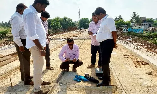 மேம்பாலம் கட்டும் பணி