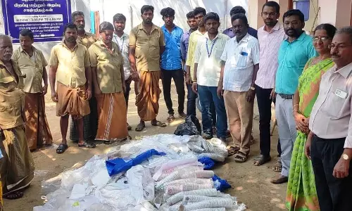 100 கிலோ பிளாஸ்டிக் பொருட்கள் பறிமுதல் 100 கிலோ பிளாஸ்டிக் பொருட்கள் பறிமுதல்