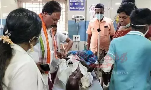 விபத்தில் சிக்கியவர்களை தனது காரில் மருத்துவமனைக்கு அழைத்து சென்ற ரூபி மனோகரன் எம்.எல்.ஏ.