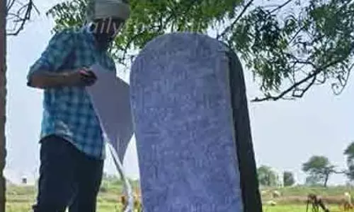 மதுரை ஆண்டார்கொட்டாரத்தில் 13-ம் நூற்றாண்டு வணிகர்களின் கல்வெட்டு கண்டெடுப்பு மதுரை ஆண்டார்கொட்டாரத்தில் 13-ம் நூற்றாண்டு வணிகர்களின் கல்வெட்டு கண்டெடுப்பு