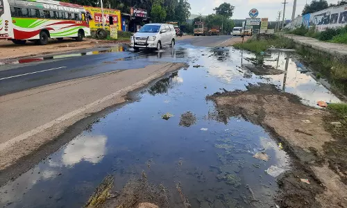 குழாய் உடைந்து வீணாகும் குடிநீர்