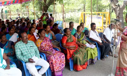 தர்மபுரி கலெக்டர் அலுவலகம் முன்பு அரசு ஊழியர்கள் உண்ணாவிரதம் தர்மபுரி கலெக்டர் அலுவலகம் முன்பு அரசு ஊழியர்கள் உண்ணாவிரதம்