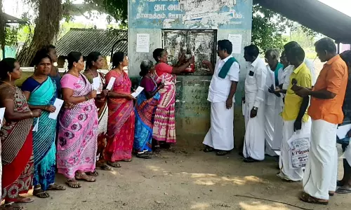 வன்னியர்களுக்கு தனி இடஒதுக்கீடு வழங்கக்கோரி கடிதம் அனுப்பும் போராட்டம்