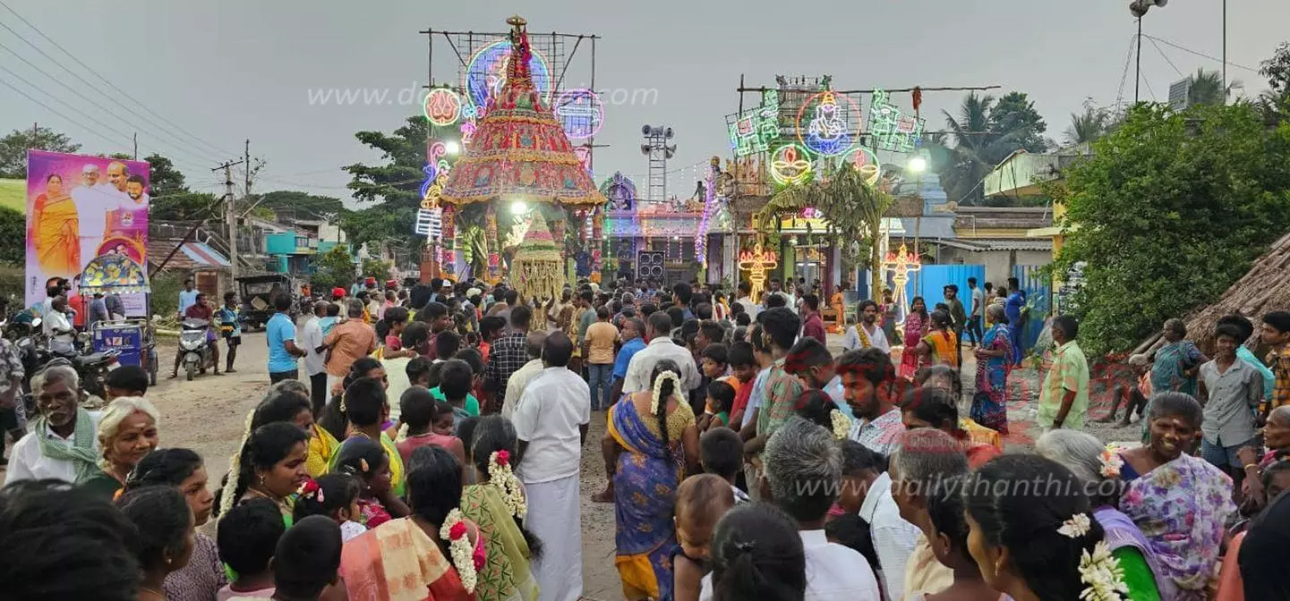 முத்துமாரியம்மன் கோவில் தேரோட்டம் முத்துமாரியம்மன் கோவில் தேரோட்டம்