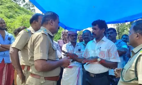 கண்காணிப்பு கோபுரம் அமைக்க கிராம மக்கள் எதிர்ப்பு