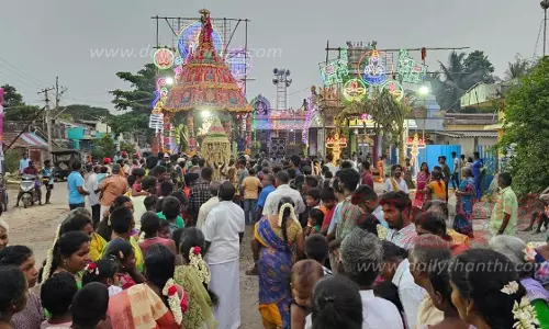 முத்துமாரியம்மன் கோவில் தேரோட்டம்