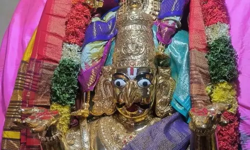 கருட வாகனத்தில் நரசிம்மர் புறப்பாடு