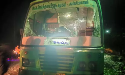 கல்வீசி அரசு பஸ் கண்ணாடி உடைப்பு