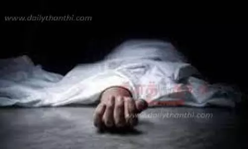 ரெயிலில் அடிபட்டு 2 பேர் இறந்தனர்.