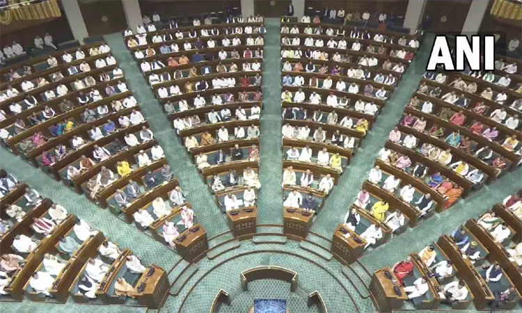 புதிய நாடாளுமன்ற கட்டடத்தை திறந்து வைத்தார் பிரதமர் மோடி..! புதிய நாடாளுமன்ற கட்டடத்தை திறந்து வைத்தார் பிரதமர் மோடி..!