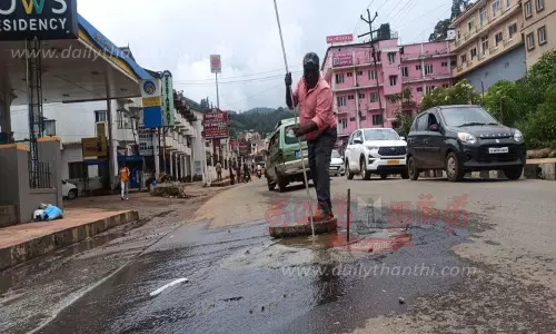 பாதாள சாக்கடை குழாய்களில் அடைப்பு பாதாள சாக்கடை குழாய்களில் அடைப்பு