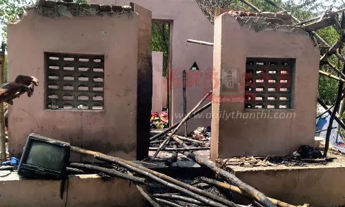 தீயில் எரிந்து கூரை வீடு நாசம்