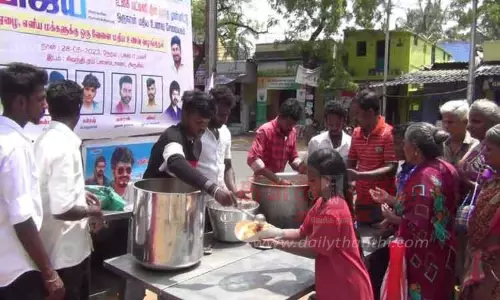 ஏழைகளுக்கு மதிய உணவு