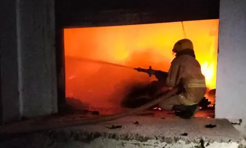 கழிவு பஞ்சு மில்லில் தீ விபத்து