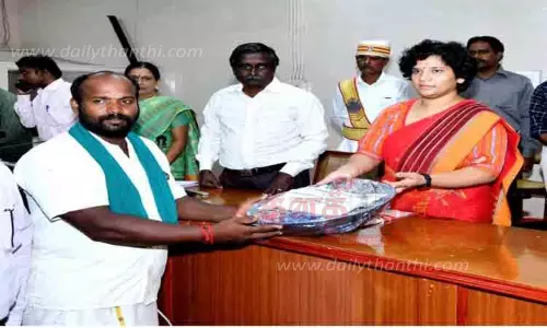 பயனாளிகளுக்கு நலத்திட்ட உதவிகள் பயனாளிகளுக்கு நலத்திட்ட உதவிகள்