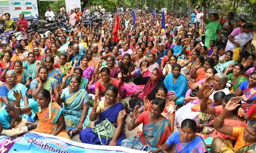 சத்துணவு ஊழியர்கள் ஆர்ப்பாட்டம்