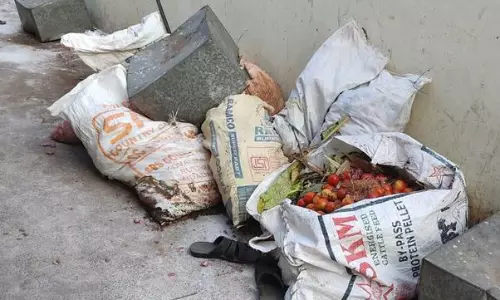 தேங்கும் காய்கறி கழிவுகள்