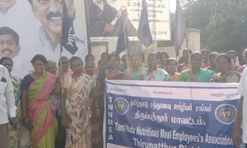 சத்துணவு ஊழியர்கள் ஆர்ப்பாட்டம் சத்துணவு ஊழியர்கள் ஆர்ப்பாட்டம்