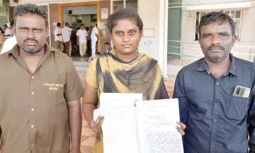 மாற்றுச்சான்றிதழ் கொடுக்க மறுக்கும் தனியார் கல்லூரி