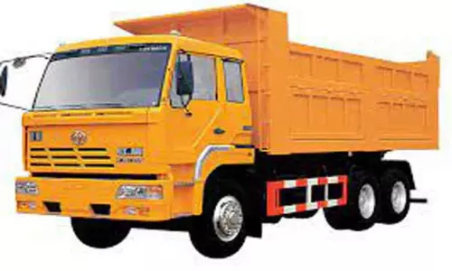 அதிக பாரம் ஏற்றி வந்த 11 டாரஸ் லாரிகள் பறிமுதல்