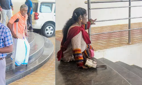 பாதையை ஆக்கிரமித்த வாகனங்கள்; மாற்றுத்திறனாளிகள் அவதி