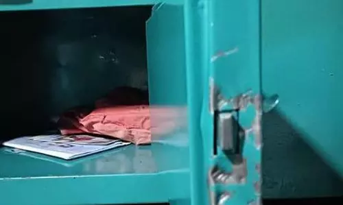 விவசாயி வீட்டில் பணம் திருட்டு