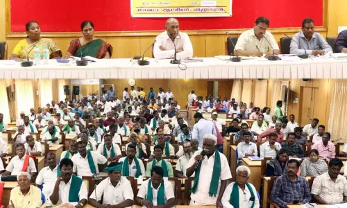 கரும்புக்கான நிலுவைத்தொகை ரூ.75 கோடியை விரைந்து பெற்றுத்தர வேண்டும் கரும்புக்கான நிலுவைத்தொகை ரூ.75 கோடியை விரைந்து பெற்றுத்தர வேண்டும்