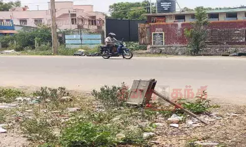 மூழ்கி வரும் அடிபம்பு