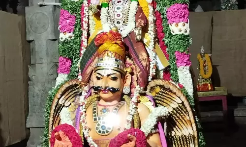 கருட வாகனத்தில் சத்தியமூர்த்தி பெருமாள் கருட வாகனத்தில் சத்தியமூர்த்தி பெருமாள்