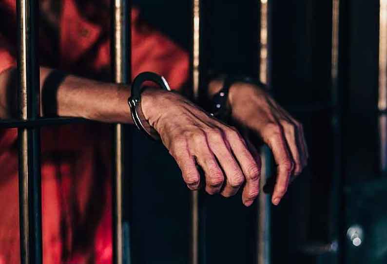 சிறுமி பாலியல் பலாத்காரம்:கோவில் பூசாரிக்கு 13 ஆண்டு சிறை தண்டனைதர்மபுரி மாவட்ட விரைவு மகளிர் கோர்ட்டு தீர்ப்பு