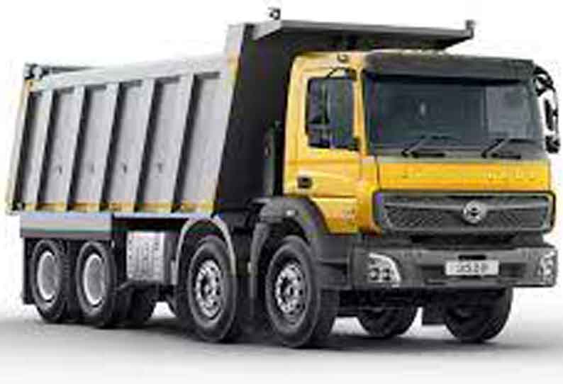 எட்டிமரத்துப்பட்டியில்மண் கடத்திய லாரி பறிமுதல்