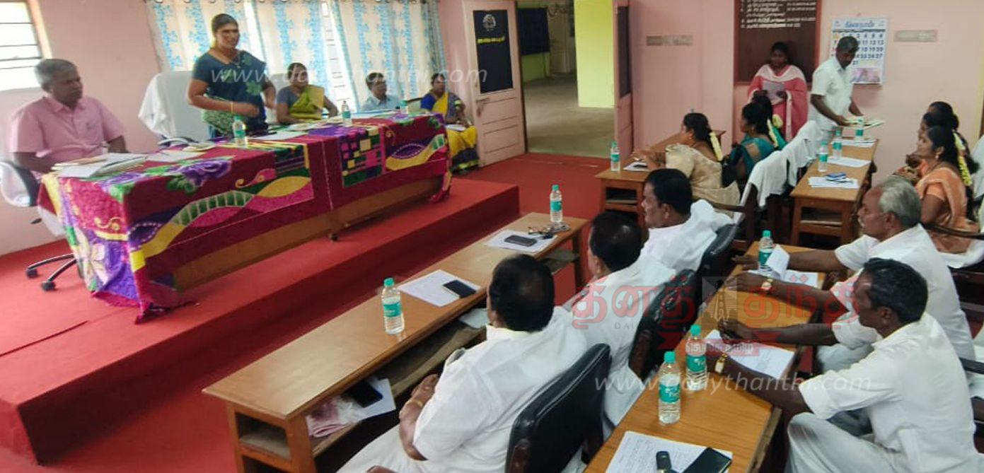 தர்மபுரி-அரூர் இடையே 4 வழிச்சாலையை தரமாக அமைக்க வேண்டும்மாவட்ட ஊராட்சிக்குழு கூட்டத்தில் வலியுறுத்தல்