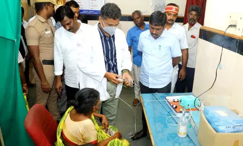 அரசு மருத்துவமனையில் நோயாளிகளிடம் குறைகளை கேட்ட கலெக்டர்