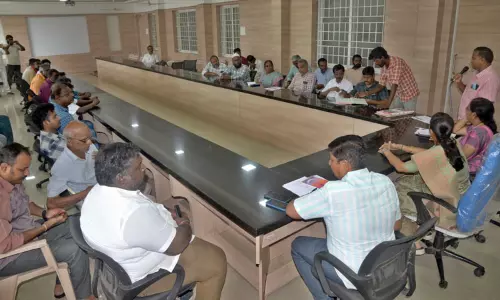 கழிவுநீர் வாகனங்களை கண்காணிக்க ஜி.பி.எஸ். கருவி-வாகன உரிமையாளர்களுக்கு நகராட்சி அதிகாரிகள் அறிவுரை