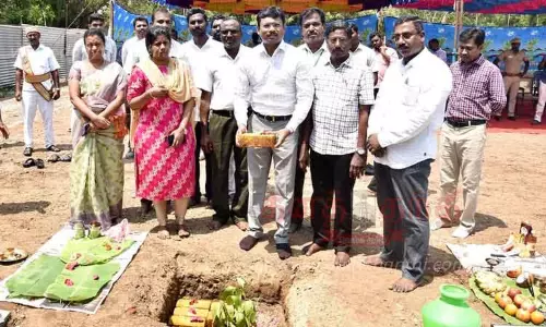 ரூ.12 கோடியில் மக்கள் குறைதீர்வு கூட்ட அரங்க கட்டிடம்