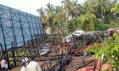 60 அடி உயர இரும்புத்தூண்கள் உடைந்து விழுந்து 3 தொழிலாளர்கள் பலி