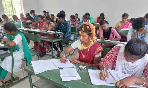 மணக்கோலத்தில் தேர்வு எழுதிய மாணவி