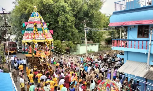 பாப்பிரெட்டிப்பட்டியில் மாரியம்மன், சென்றாய பெருமாள் கோவில் தேர்த்திருவிழா பாப்பிரெட்டிப்பட்டியில் மாரியம்மன், சென்றாய பெருமாள் கோவில் தேர்த்திருவிழா